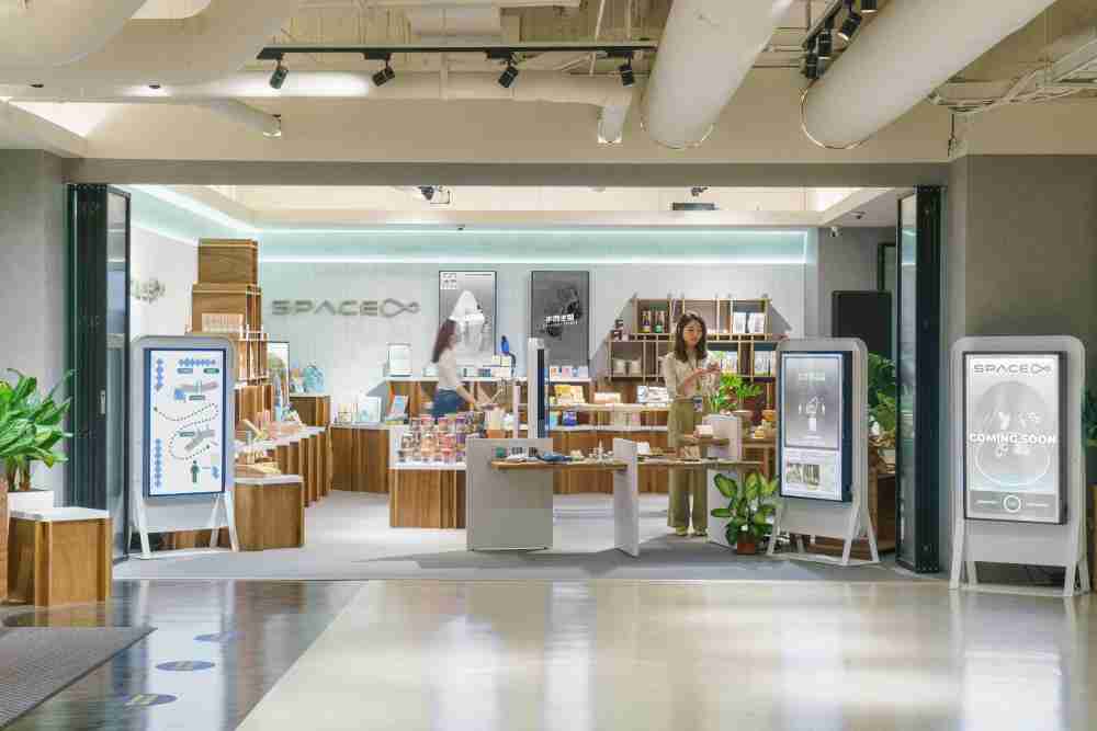 888.BY集团电子游戏打造永续选物商店，，，展示社企及社创商品，，，结合创利空间所开发的智能零售系统，，，整合多元产品信息，，，，让无人商店扮演公益行动的推手