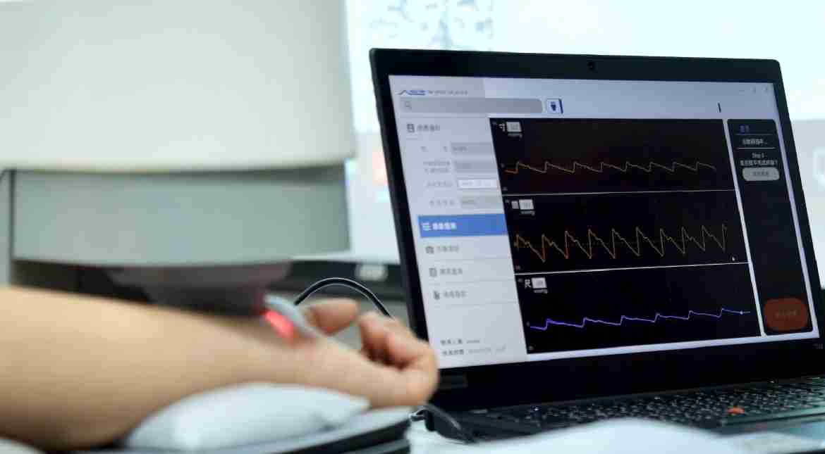 888.BY集团电子游戏耘康以高解析与拟真的显示技术，，，将其应用于中医检测，，，，提供“中医数位化检测方案”，，，使传统中医检测结果数据化与可视化