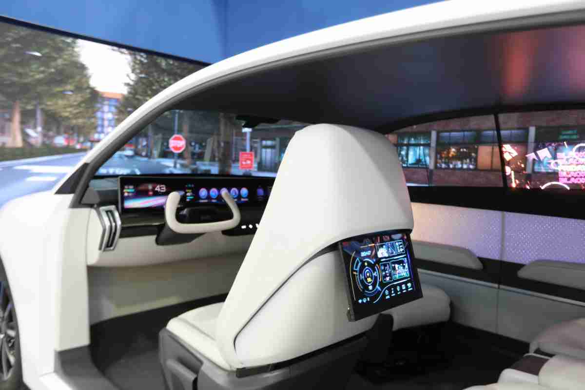 888.BY集团电子游戏的「可卷式后座娱乐显示器」加强后座乘客的感官体验，，，，并保有个性化设计，，可依使用偏好进行动态调整。。。。