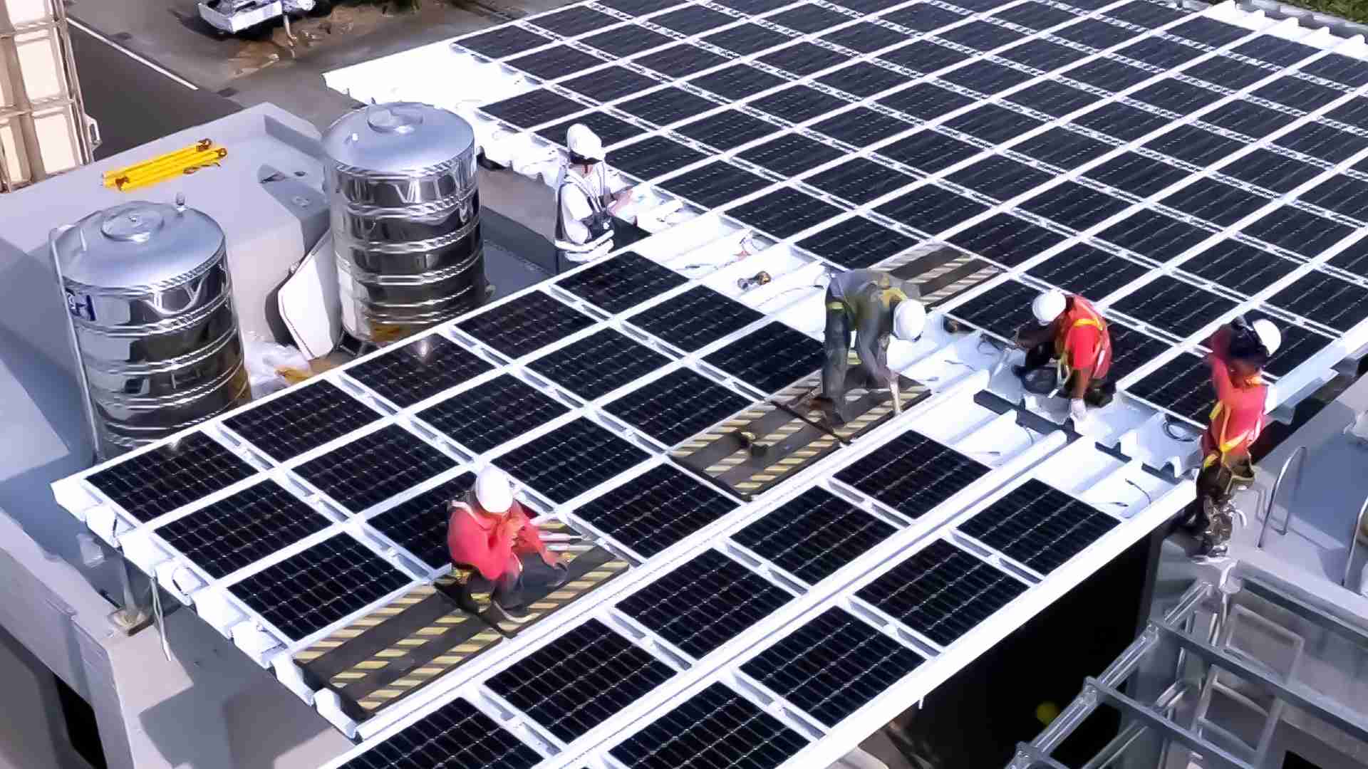 888.BY集团电子游戏着力于替代能源之技术研发，，如光电浪板的相关制程、、、、设备与产品，，，，其中所开发之光电整合型浪板，，减少传统金属支架安装，，，，更提升耐候度，，，可广泛运用于多元场域，，，并辅助建筑达到净零碳排目标